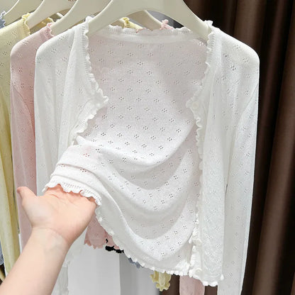 Leichter Damen Cardigan mit Lochmuster und Rüschen