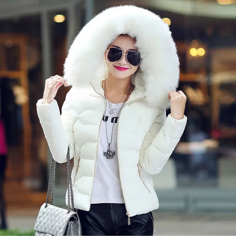 Damen Steppjacke mit Kapuze und Fellimitatrand Kurz Warm Winterjacke