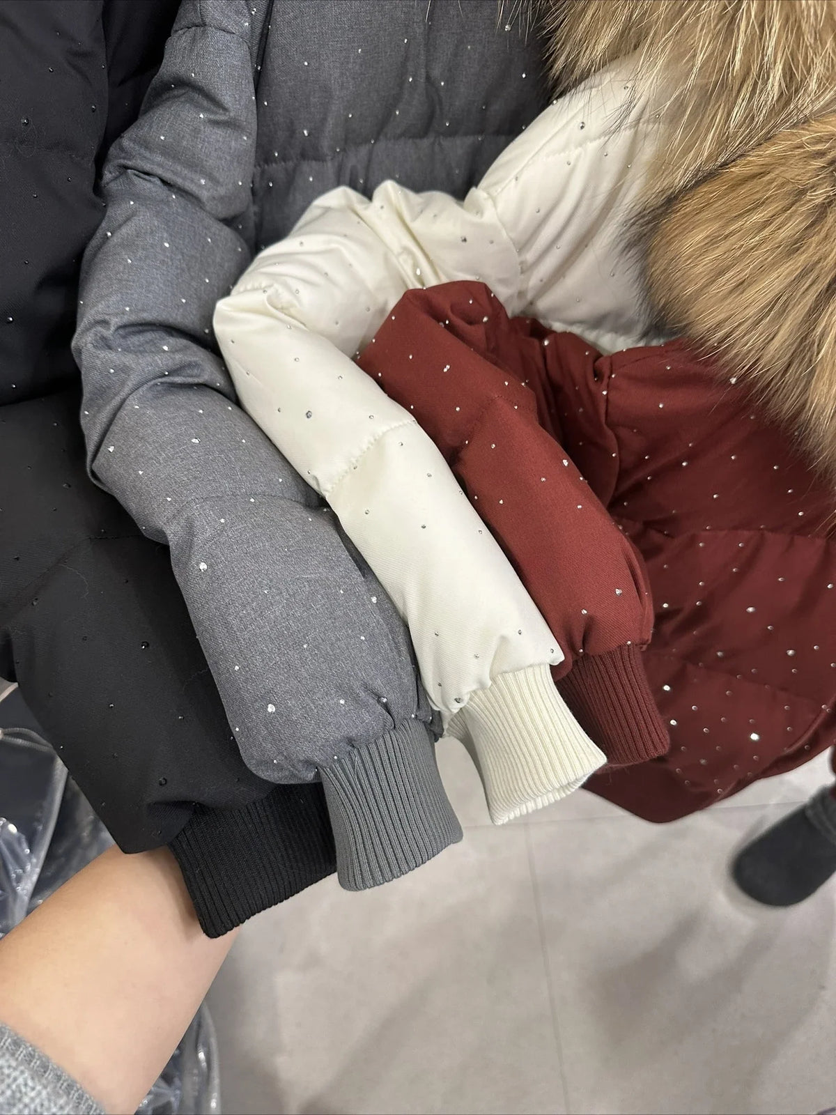 Damen Steppjacke mit Fellkapuze Glitzer-Details Winterjacke