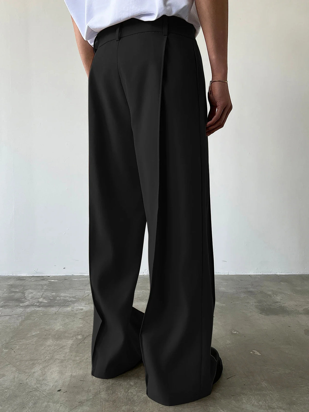 Weite Herrenhose mit hohem Bund und Bundfalten, verschiedene Farben