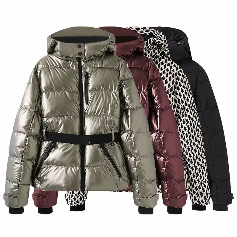 Gepolsterte Damen Winterjacke mit Kapuze und Gürtel, kurzer Schnitt, in Schwarz