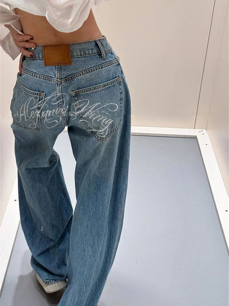 Damen Jeans Weites Bein Hellblau mit Strass Schriftzug auf Gesäßtaschen