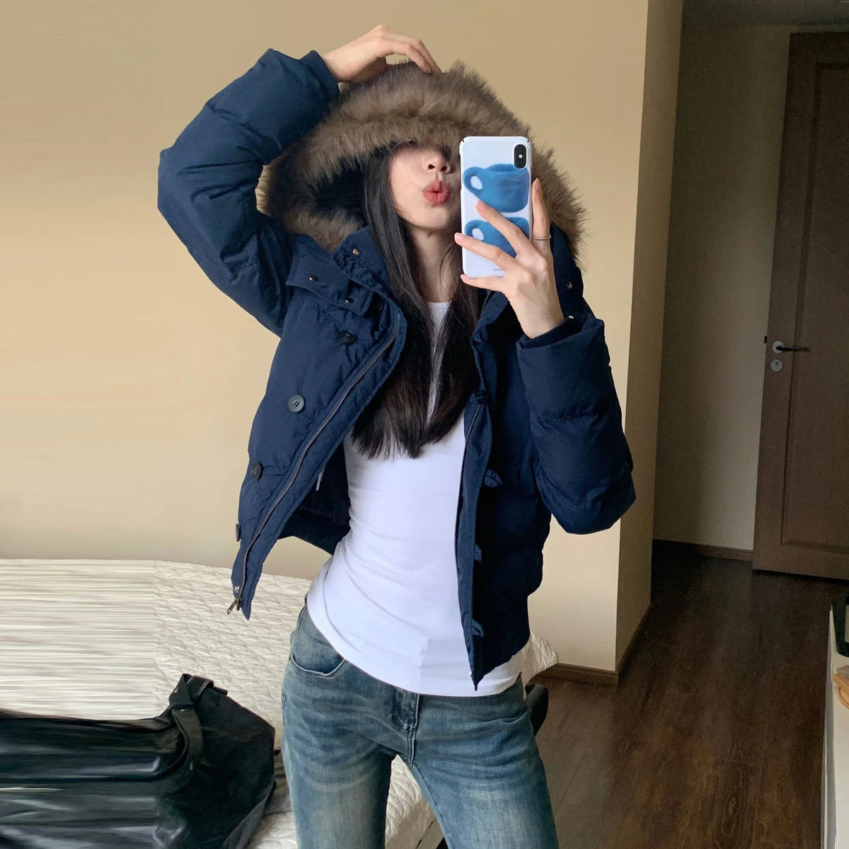 Kurze Steppjacke mit Kapuze und Fellimitat-Besatz für Damen