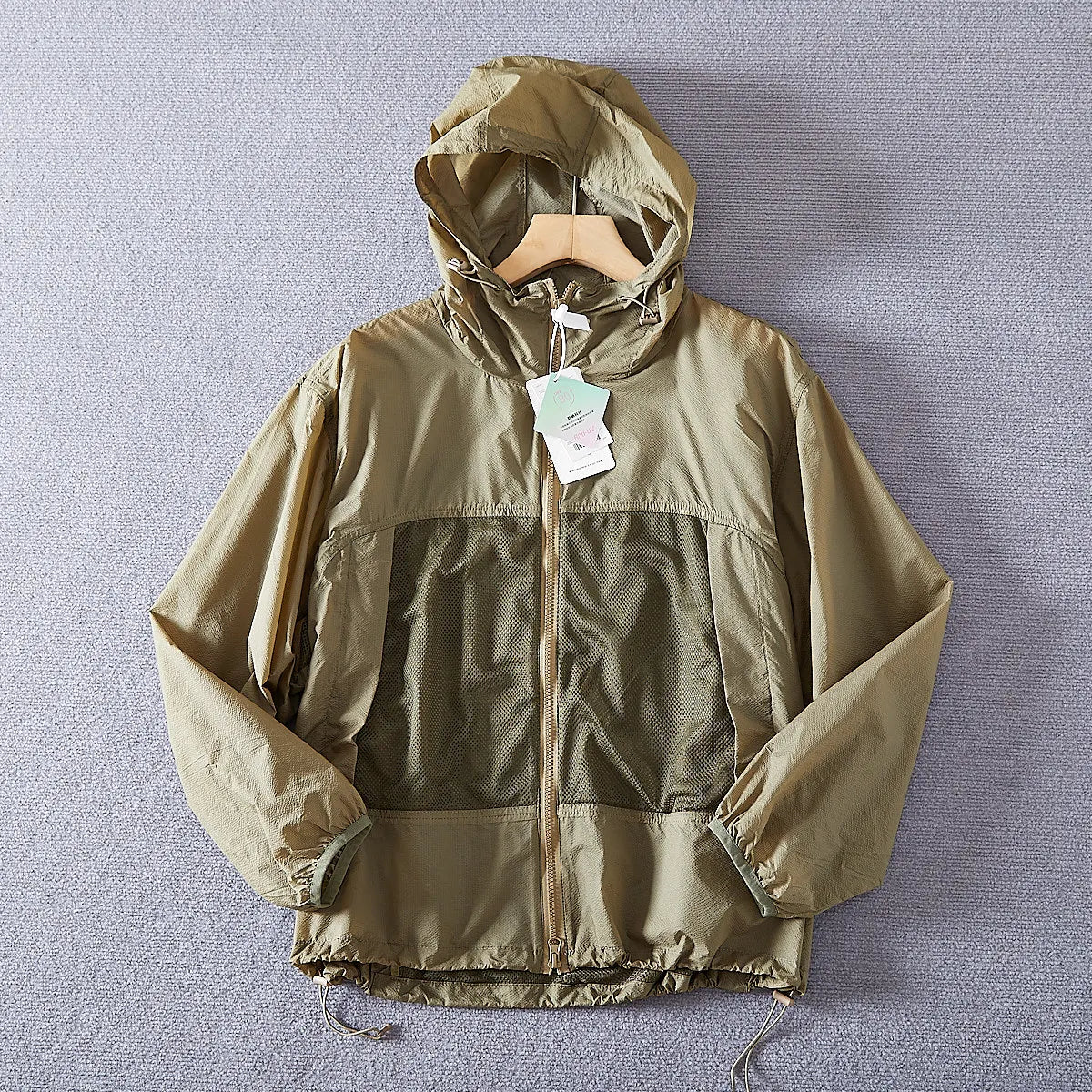 Leichte Kapuzenjacke Unisex mit Reißverschluss und Netzeinsätzen, Windbreaker