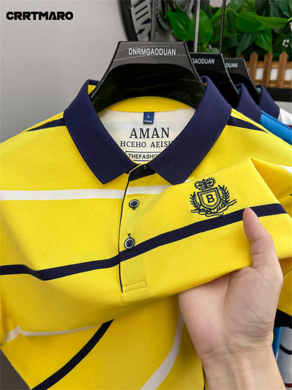 Herren Poloshirt mit Streifenmuster und gesticktem Wappen – Klassisch, Elegant, Freizeit