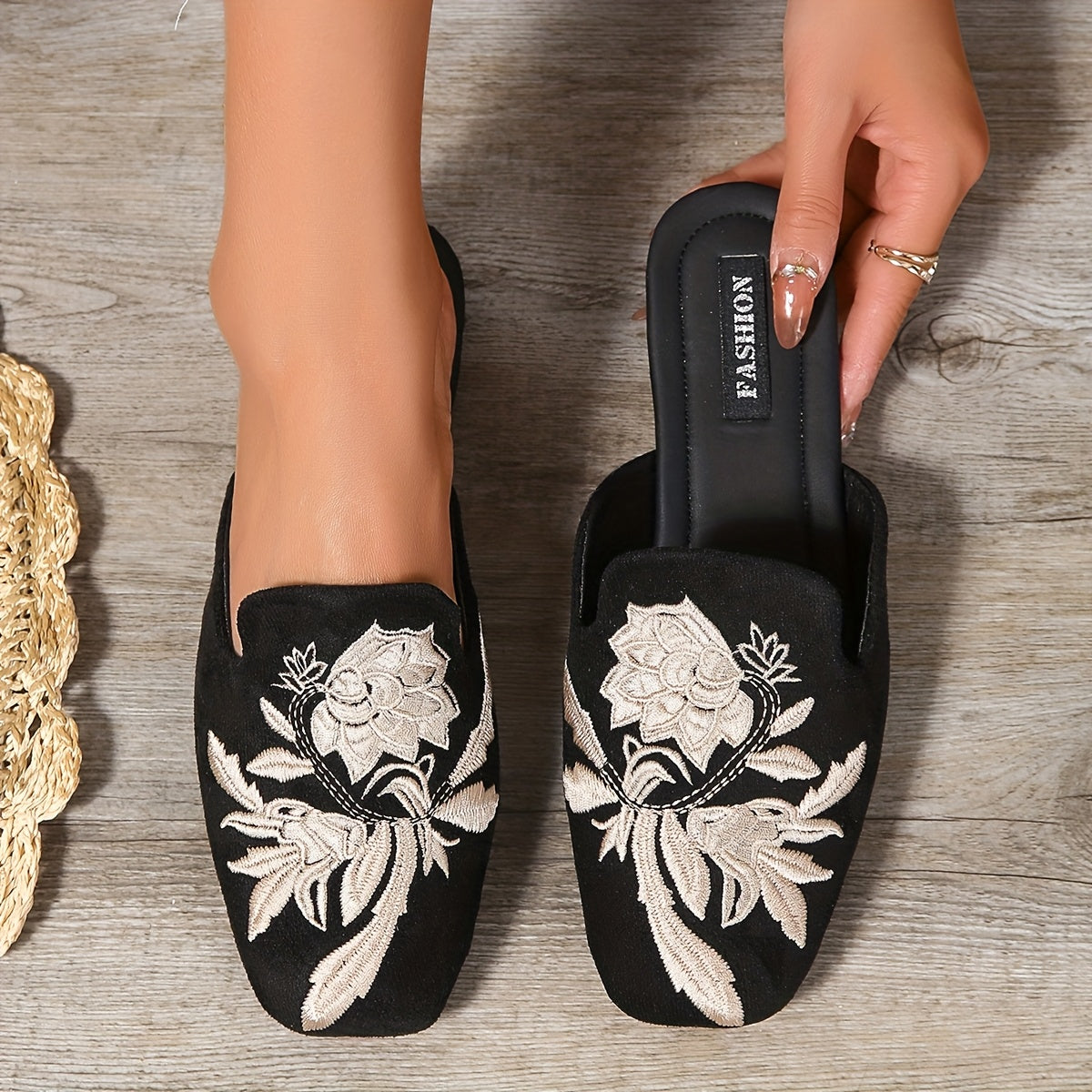 Damen Slipper mit Stickerei – Elegante Slip-On Schuhe für Alltag und besondere Anlässe