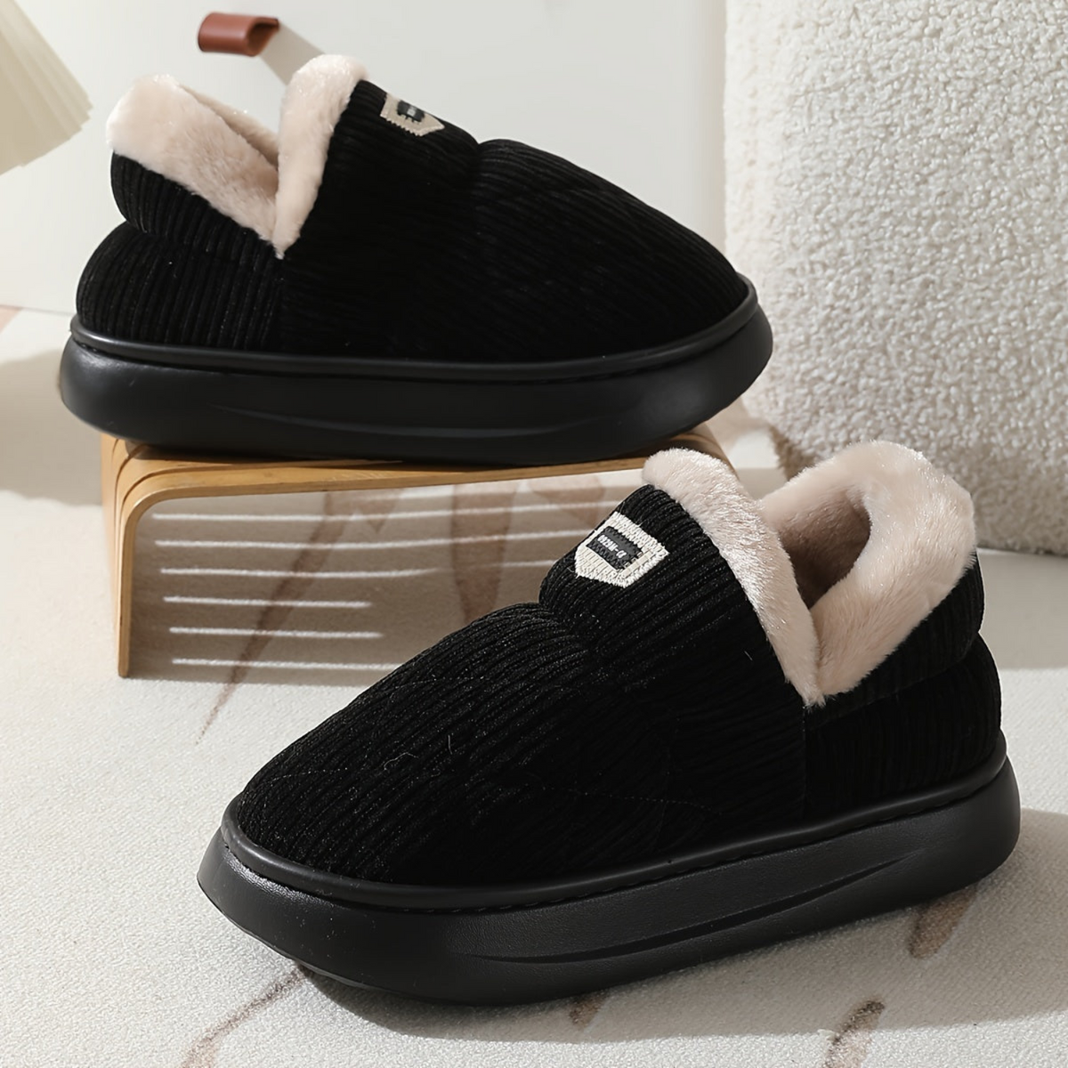 Unisex Winter Hausschuhe, Stepp-Design, weiches Futter, dicke Sohle