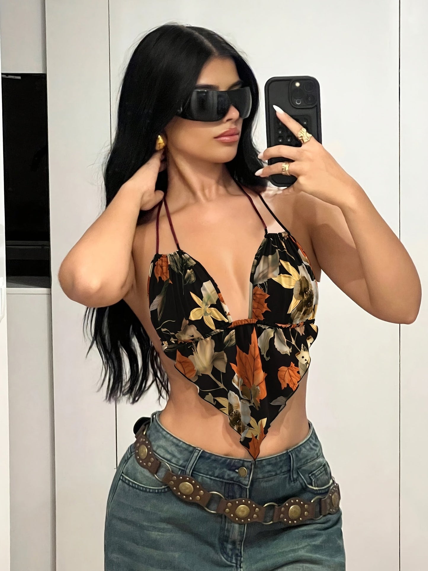 Damen Body mit Blumenmuster und tiefem Ausschnitt – Modischer Einteiler für trendige Freizeit-Looks