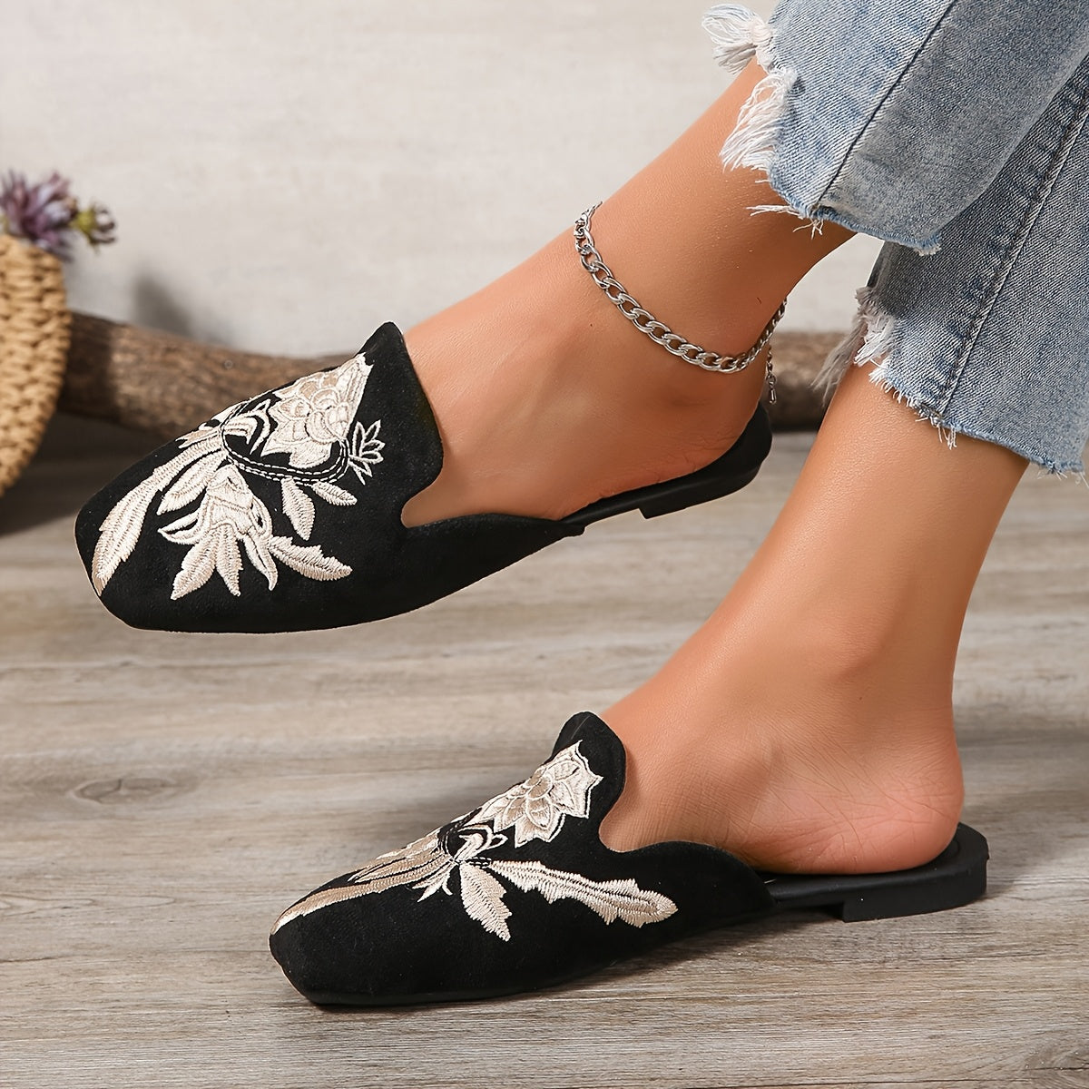 Damen Slipper mit Stickerei – Elegante Slip-On Schuhe für Alltag und besondere Anlässe