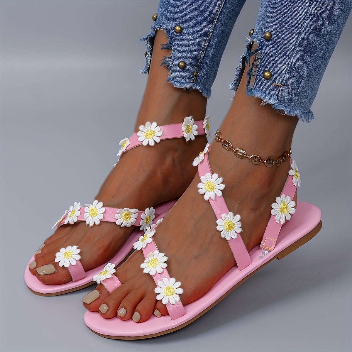 Damen Sandalen mit Blumenverzierung – Boho Stil, Flache Gladiator Sandalen für Freizeit und Urlaub