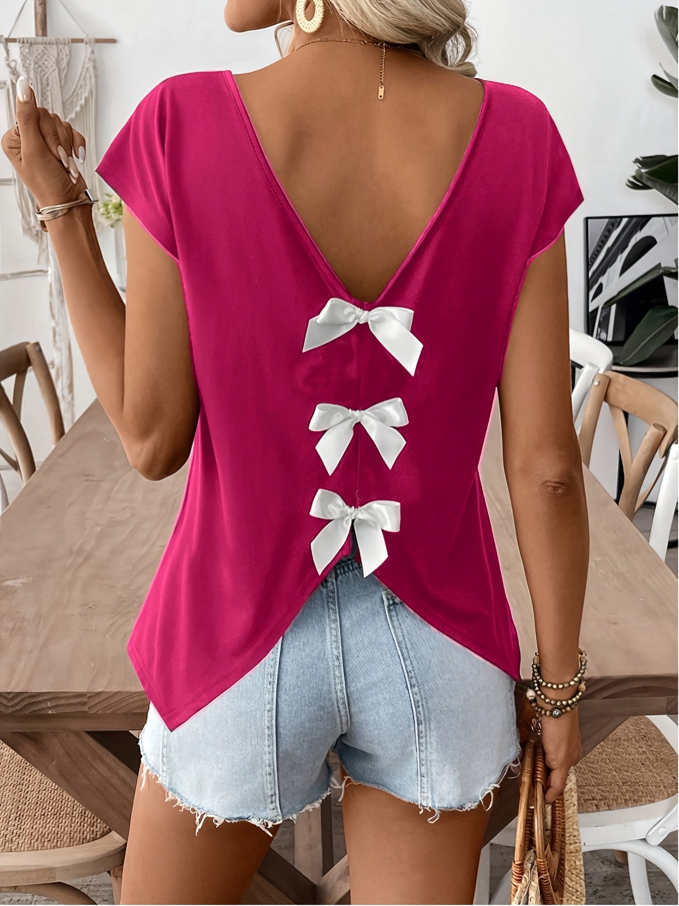 Damen Trendiges Rückendetail-Shirt mit Schleifen und V-Ausschnitt – Perfekt für Sommer, Freizeit & Urlaub