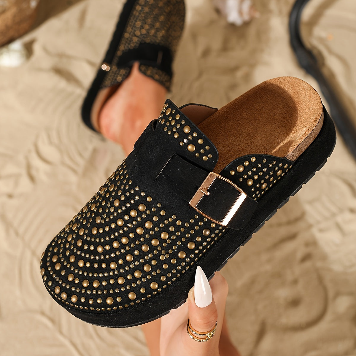 Damen Plateau Clogs mit Nieten – Modische Slip-On Schuhe für Alltag und Freizeit