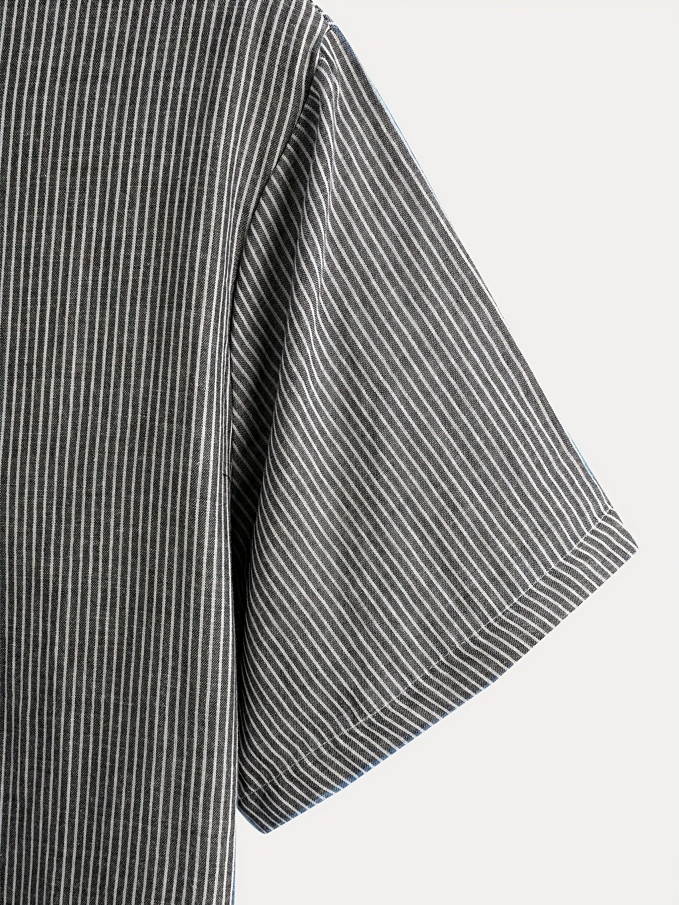 Herren Kurzarm-Henley mit Stehkragen und Streifen – Modernes Freizeitshirt für Alltag und Ausgehen