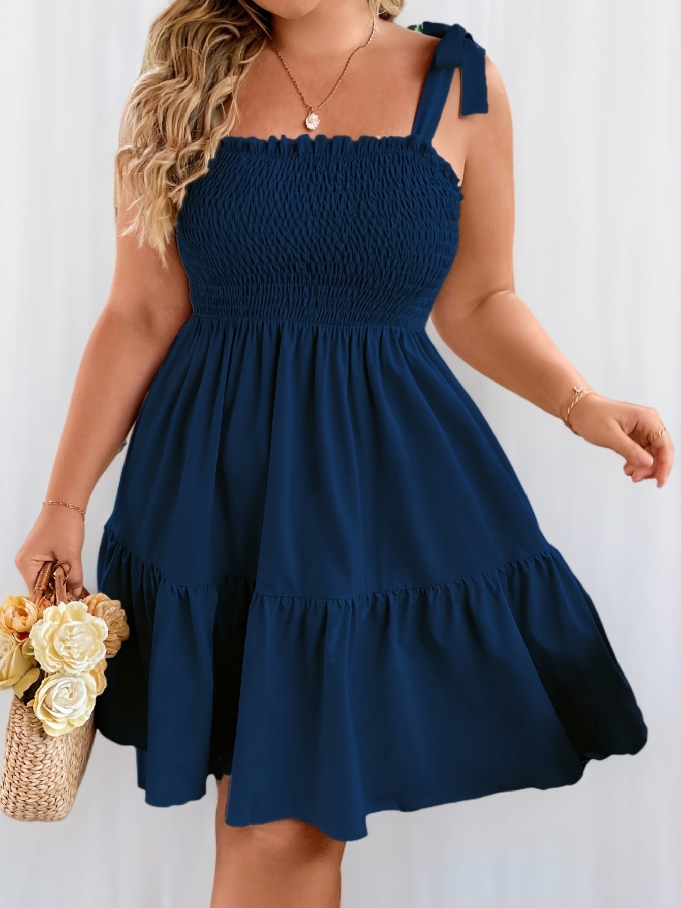 Damen Sommer Freizeitkleid mit Smok-Top und Schleifen-Trägern – Ideal für Urlaub und Alltag