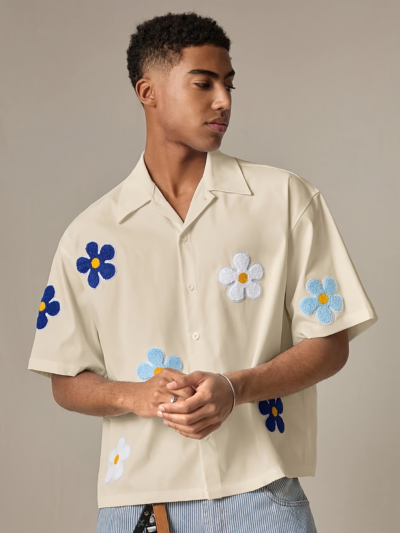 Herren Freizeithemd mit Blumenstickerei und modernem Schnitt