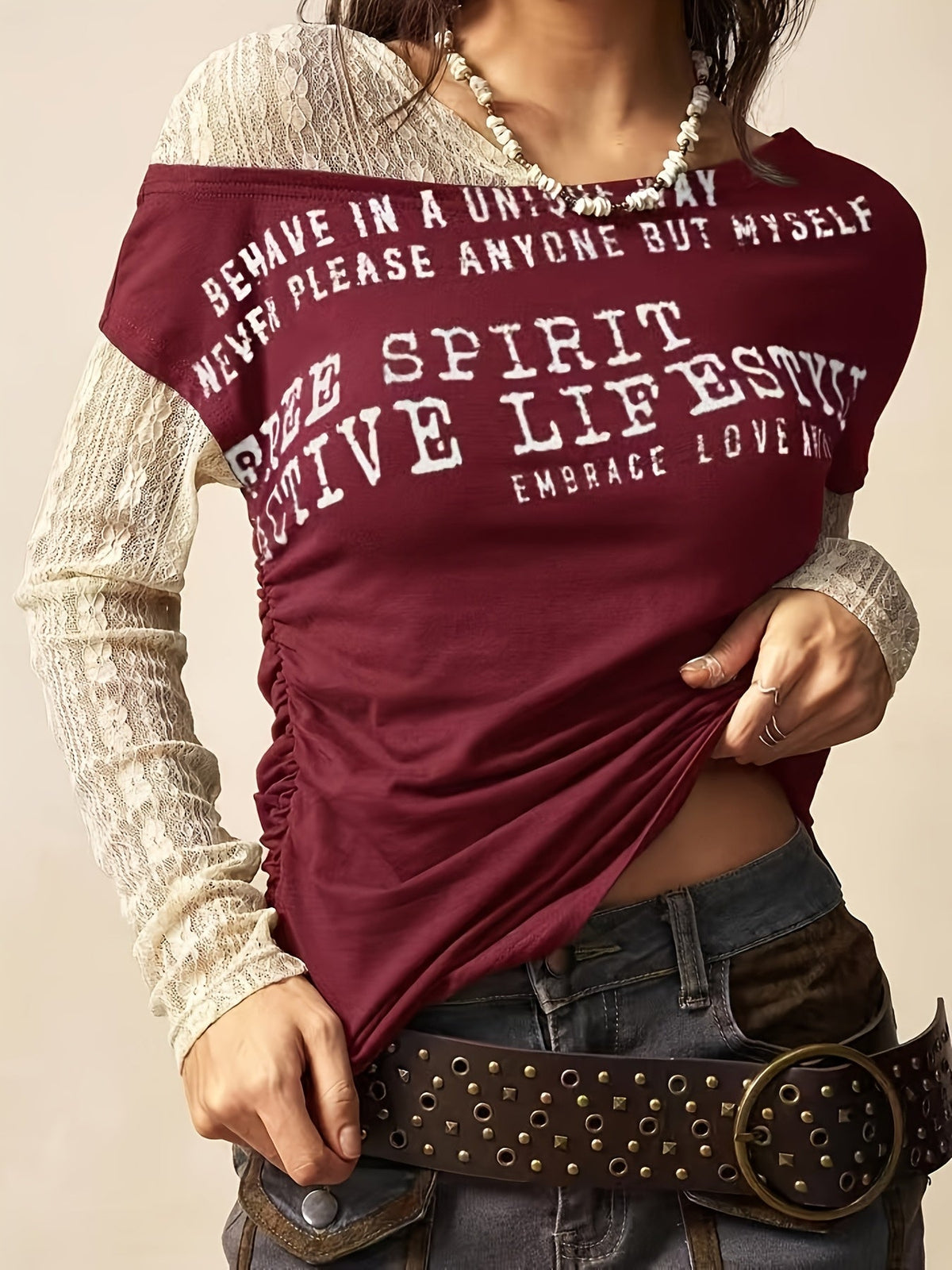 Damen Off-Shoulder T-Shirt mit Schriftzug & geraffter Taille