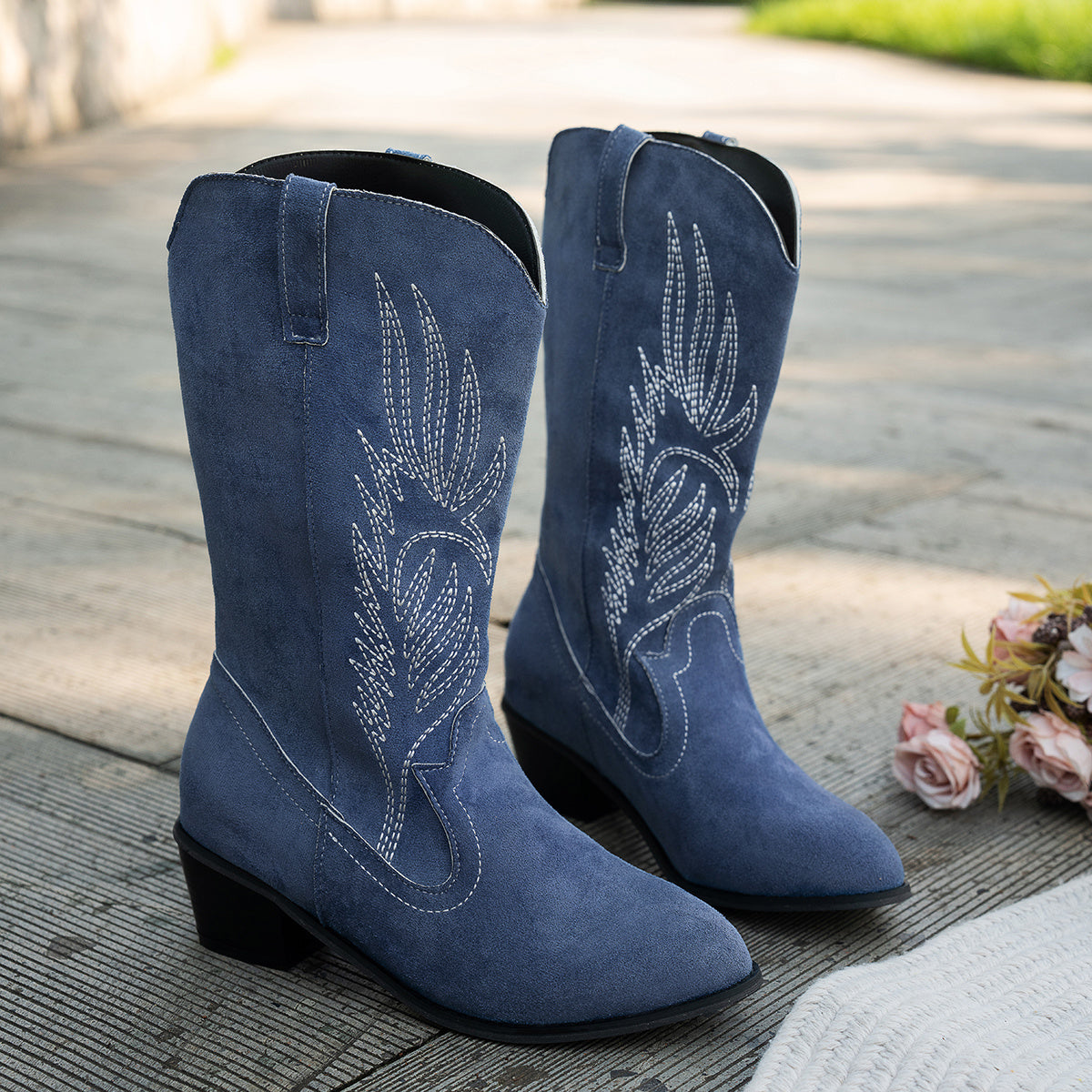 Damen Westernstiefel Blau mit Stickerei Spitz zulaufend Mittelhoher Absatz