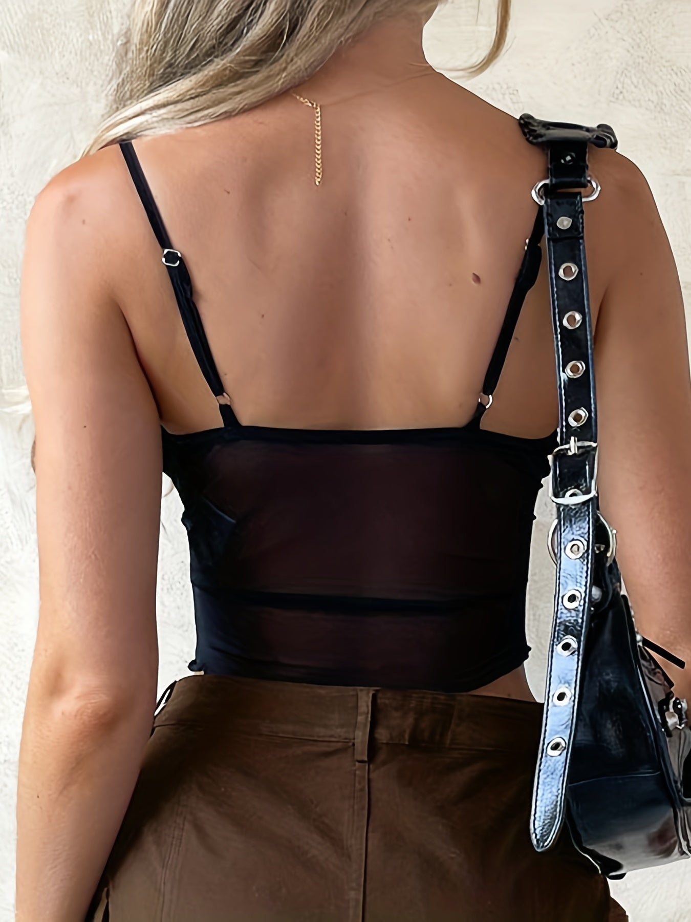 Damen Crop Top mit Spaghettiträgern und Frontschleife – Modisches Party- und Ausgeh-Oberteil