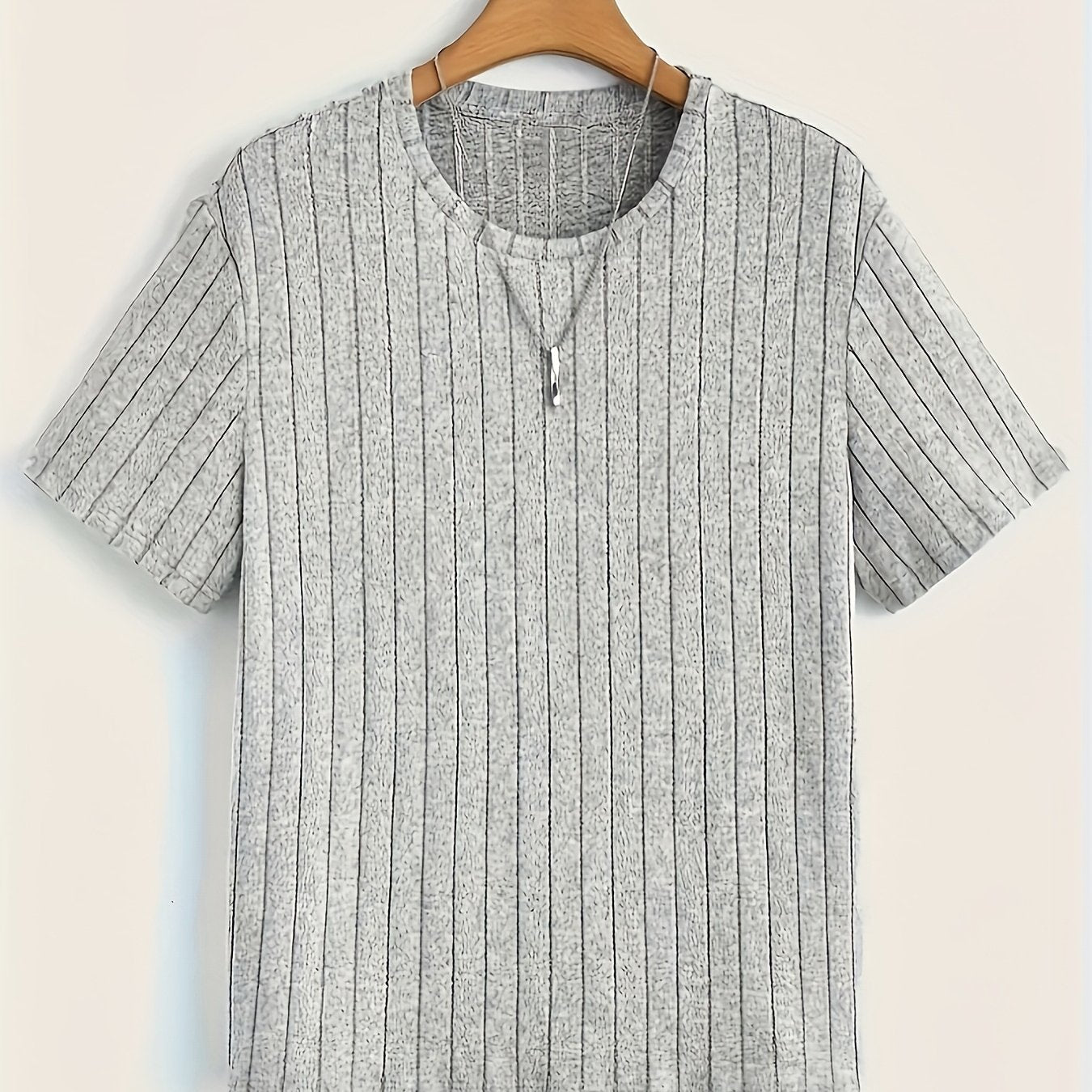 Herren T-Shirt mit vertikalem Strukturmuster – Modernes Freizeitshirt mit Rundhalsausschnitt