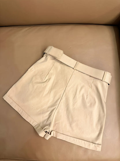 Damen Outfit Set – Elegantes T-Shirt mit Gürtelshorts für Alltag & Freizeit