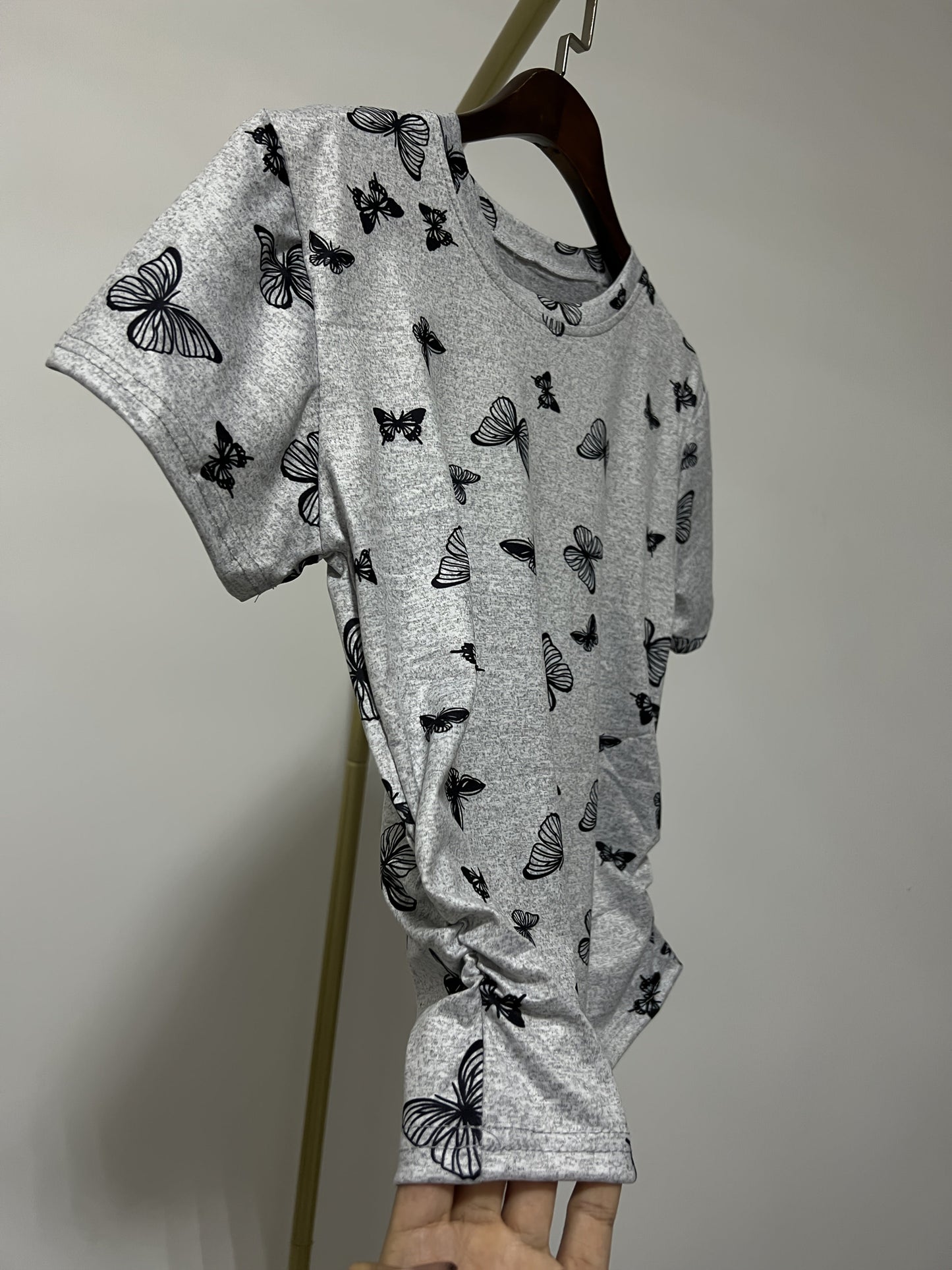 Damen T-Shirt mit Schmetterlingsmuster – Modisches Freizeitshirt für Frühling & Sommer