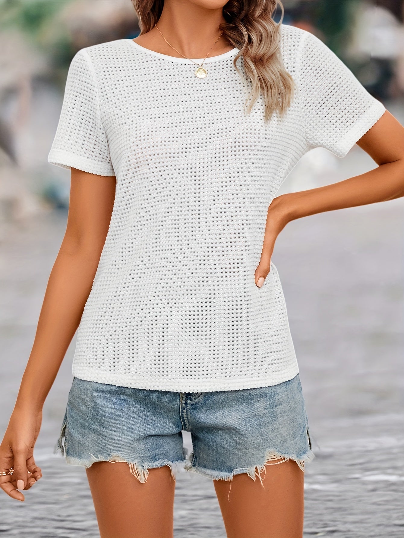 Damen Spitzen-Top mit Rückenausschnitt und Schleifendetails – Elegantes Kurzarm Shirt, femininer Stil