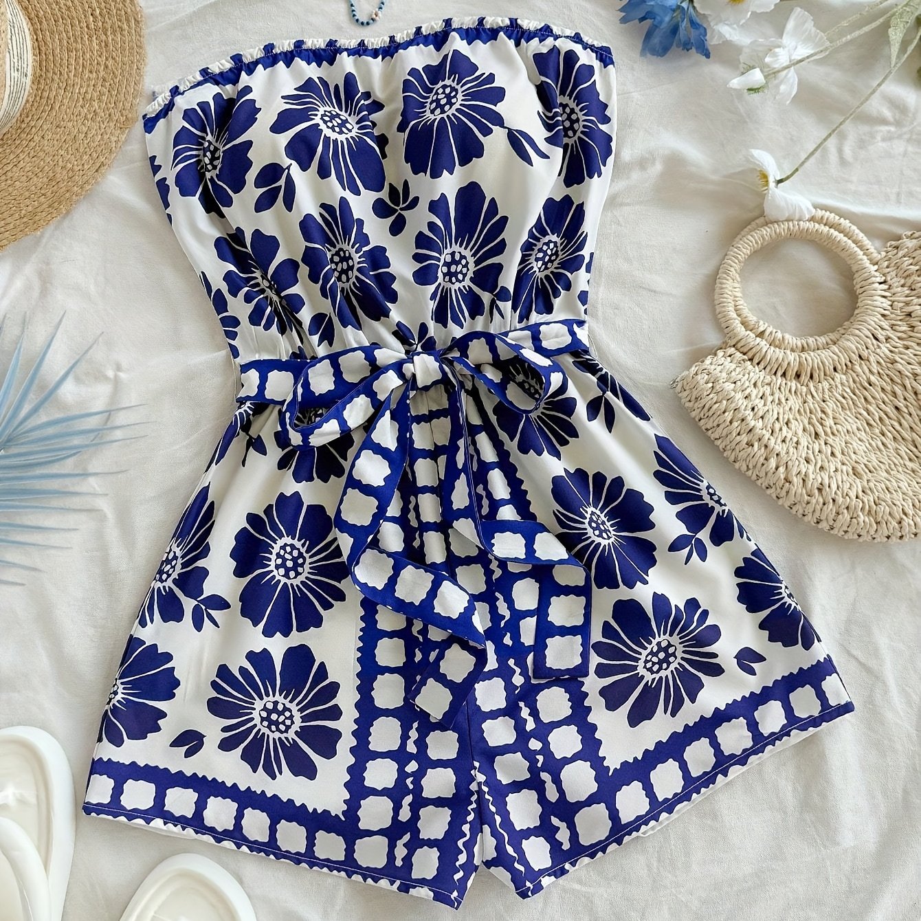 Damen Bandeau-Overall mit Blumenmuster und Taillengürtel – Eleganter Sommer-Jumpsuit für Urlaub & Freizeit
