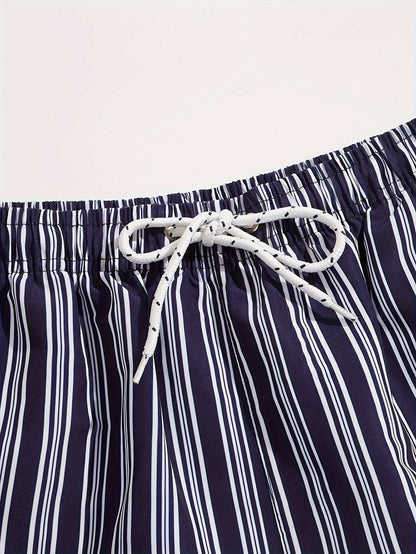 Herren Badeshorts im modernen Streifen-Design – Freizeit & Strandmode