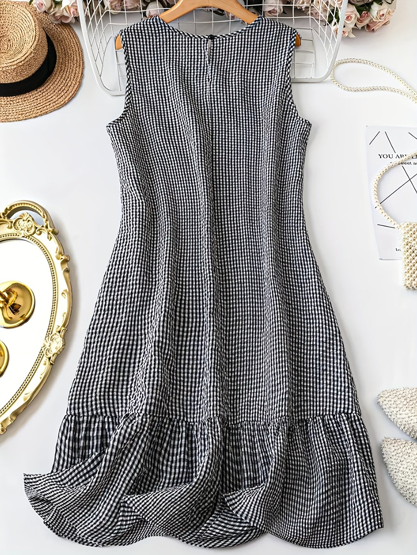 Damen Freizeitkleid ärmellos kariert mit Rüschensaum – Elegantes Sommerkleid für Alltag & Ausflüge
