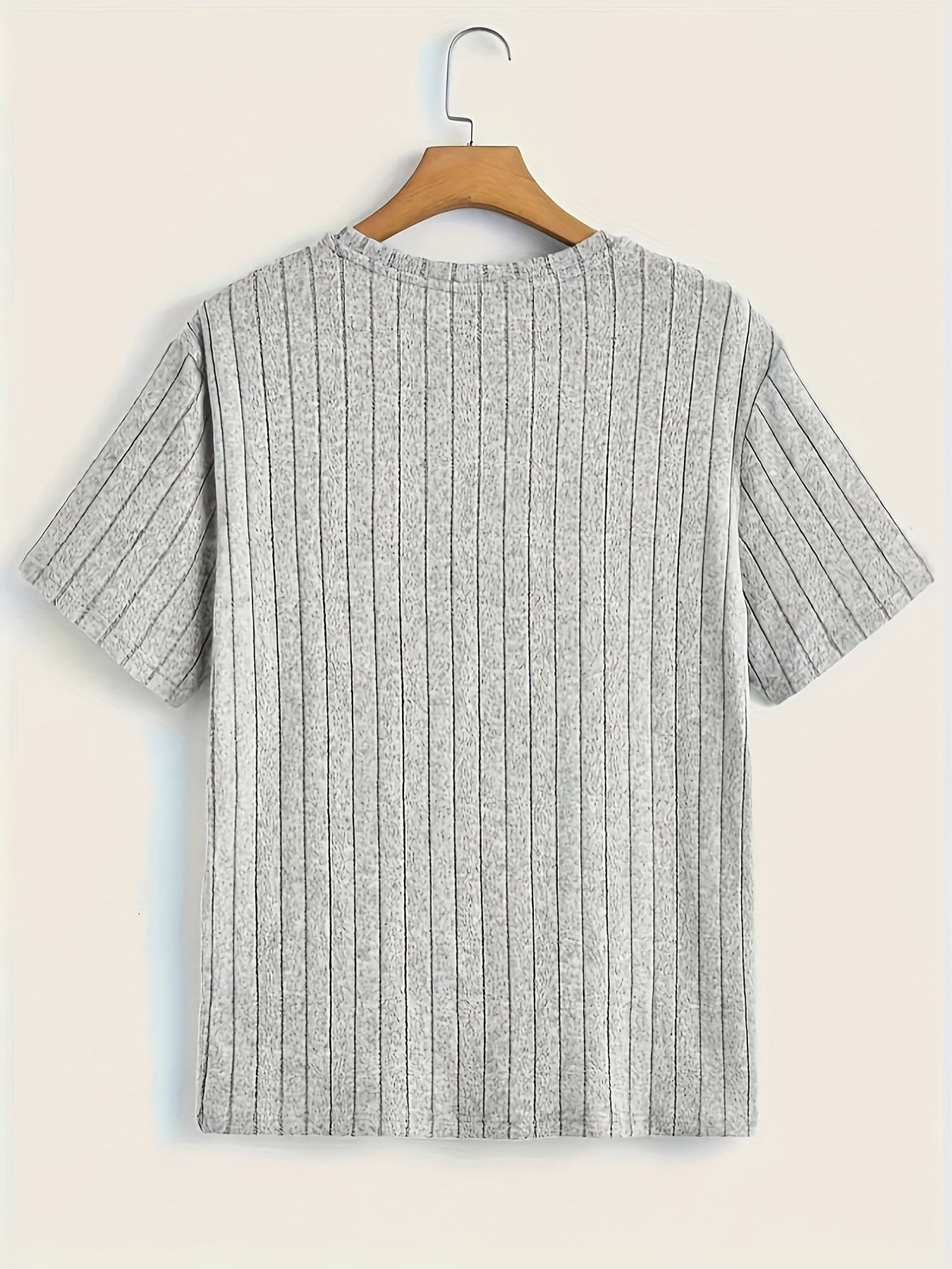 Herren T-Shirt mit vertikalem Strukturmuster – Modernes Freizeitshirt mit Rundhalsausschnitt