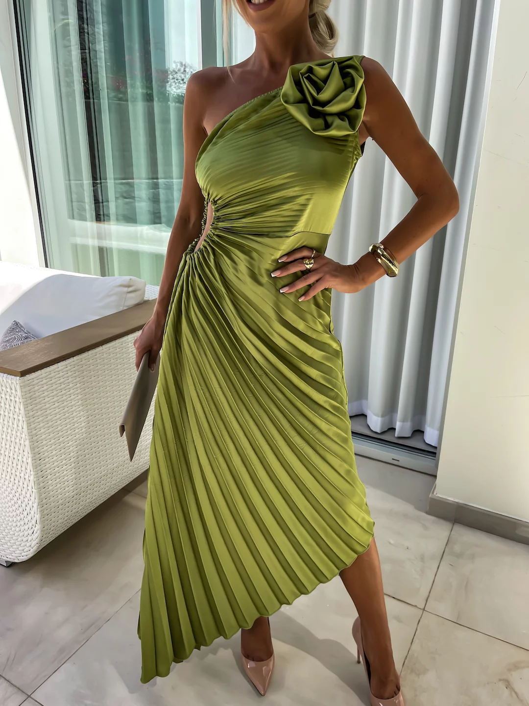 Damen One-Shoulder Plissee Cocktailkleid mit Blumenapplikation – Elegantes Abendkleid für besondere Anlässe