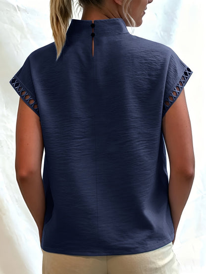 Damen Bluse mit Stehkragen und Cut-Out-Details – Eleganter Minimalistischer Stil