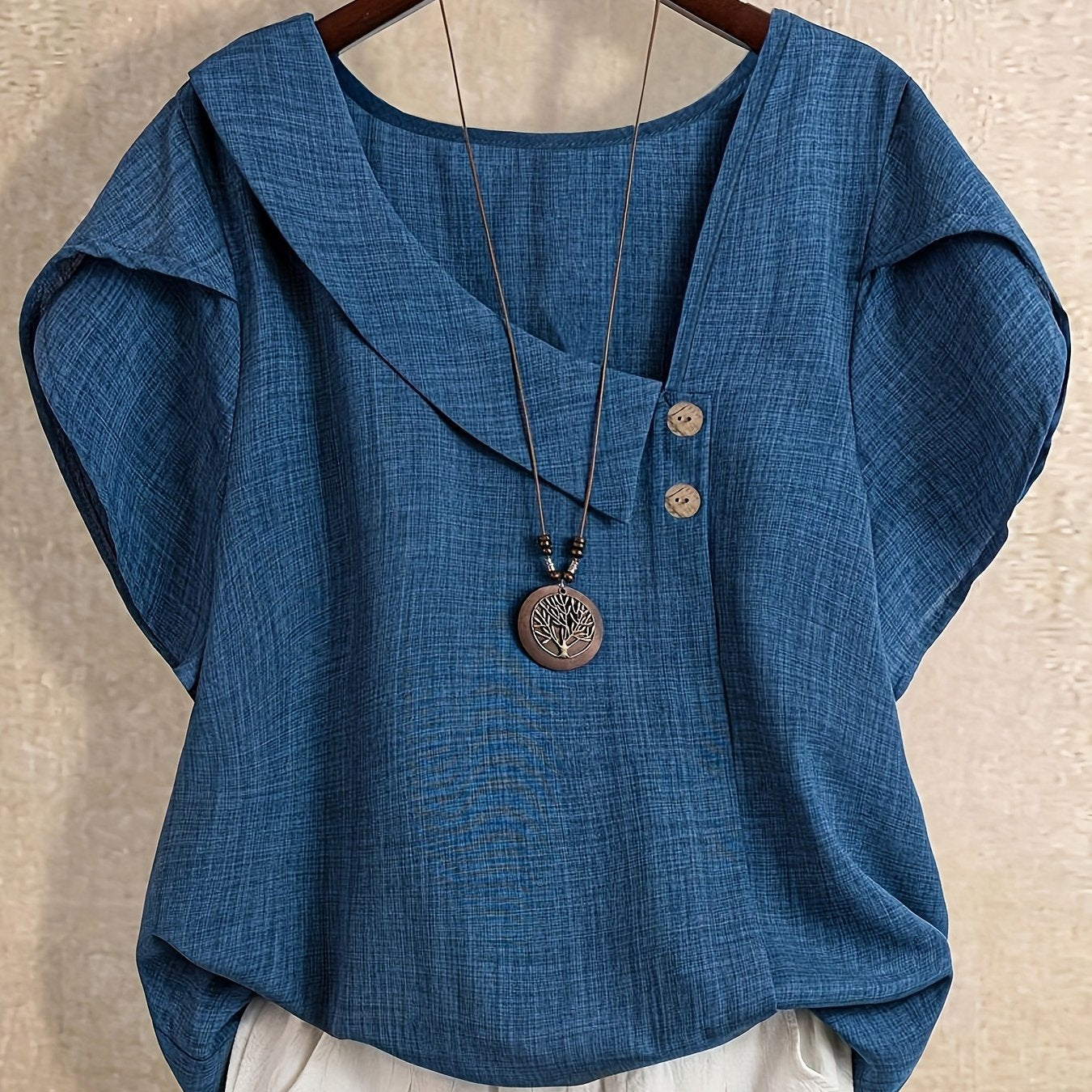 Damen Tunika Bluse mit asymmetrischem Ausschnitt und Knopfdetail – Künstlerischer Casual Look