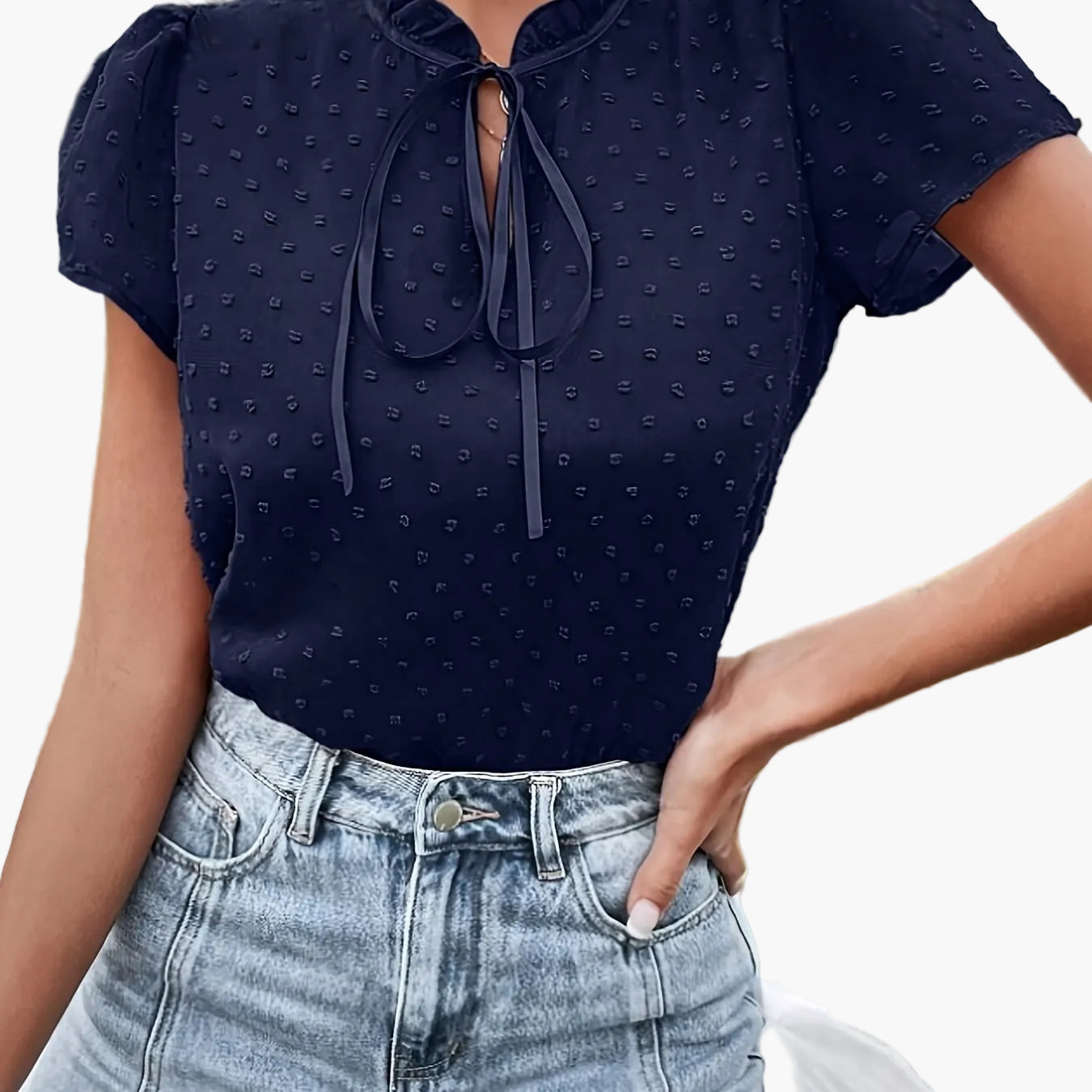 Damen Bluse mit Rüschenkragen und Kurzarm – Eleganter Freizeitstil für Alltag und Ausgehen