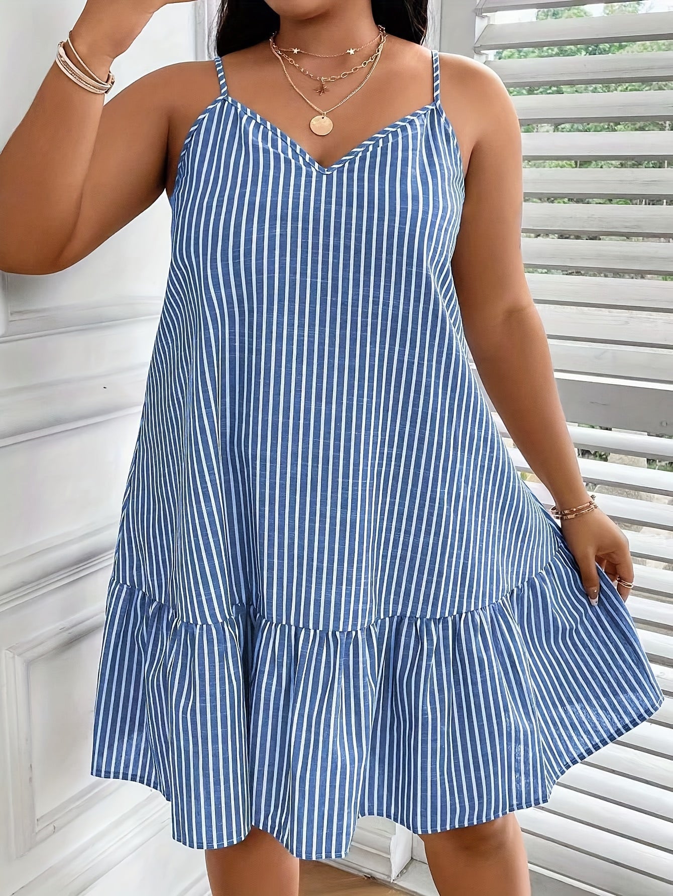 Damen Sommerkleid mit Streifen und V-Ausschnitt – Lässiger Freizeit-Look