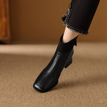 Damen Stiefelette mit Blockabsatz, quadratischer Spitze & geripptem Schaft