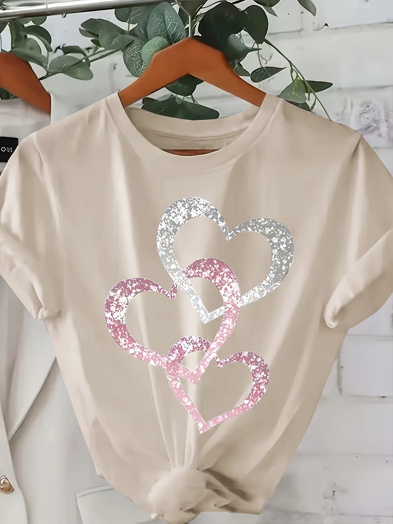 Damen T-Shirt mit Glitzer-Herzmotiv – Lockeres, modisches Freizeitshirt für Alltag & Sommer