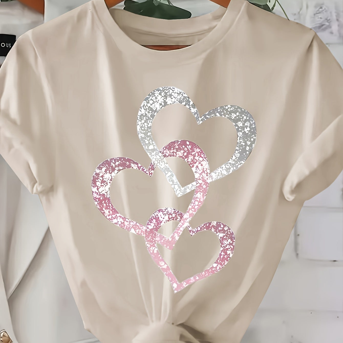 Damen T-Shirt mit Glitzer-Herzmotiv – Lockeres, modisches Freizeitshirt für Alltag & Sommer