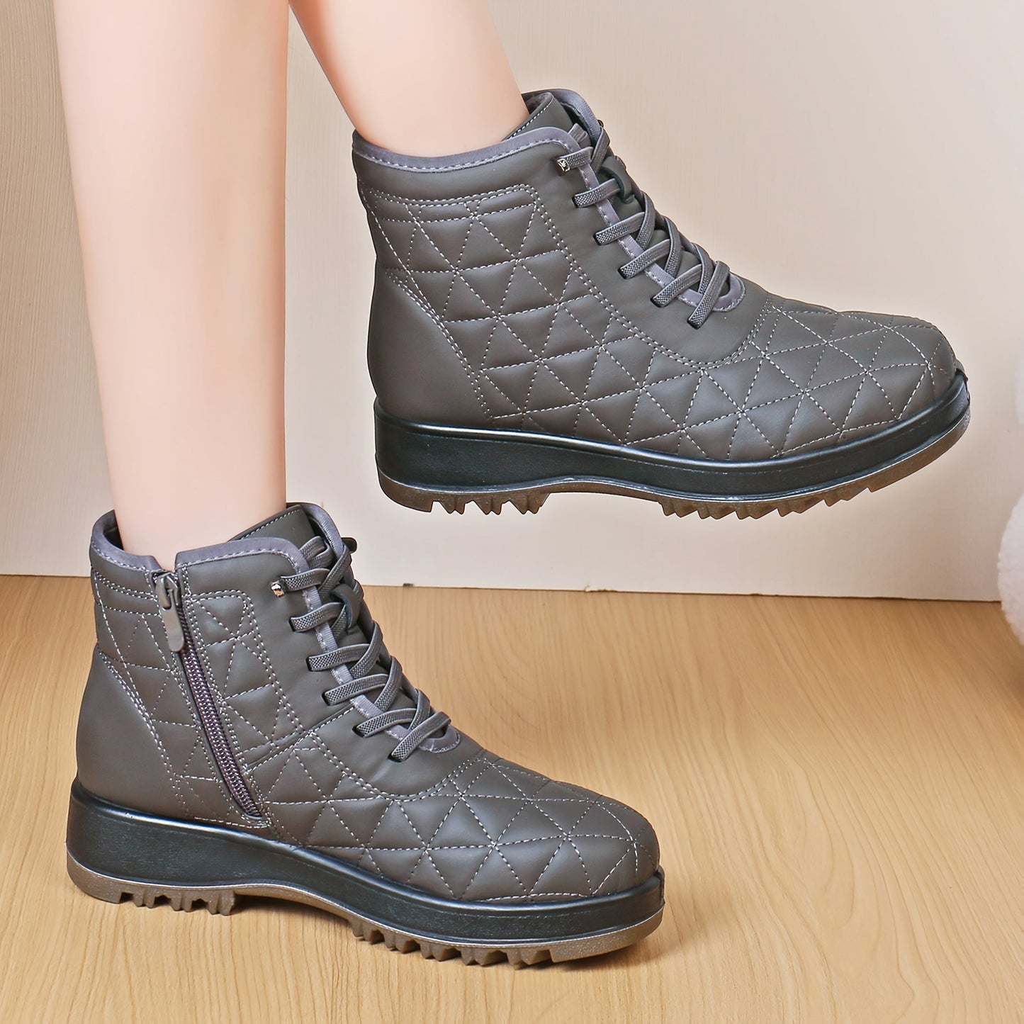 Damen Winterstiefeletten mit Steppung und Schnürung, warm gefüttert