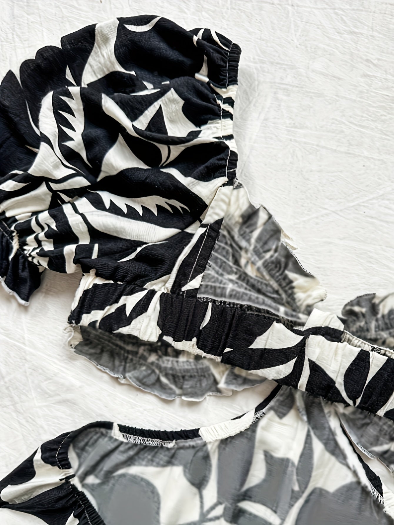 Damen Sommer Jumpsuit mit Tropenblatt-Print und Puffärmeln – Perfekt für Urlaub, Strand und Gartenparty