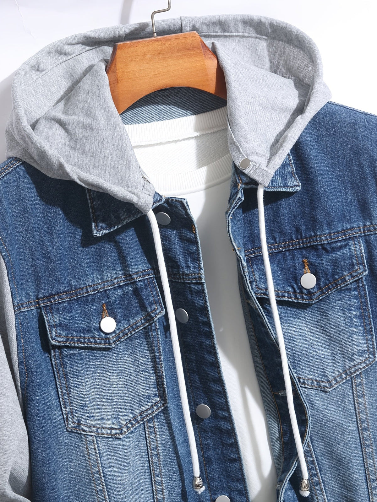 Herren Jeansjacke mit Kapuze Denim und Sweatstoff Ärmel Grau