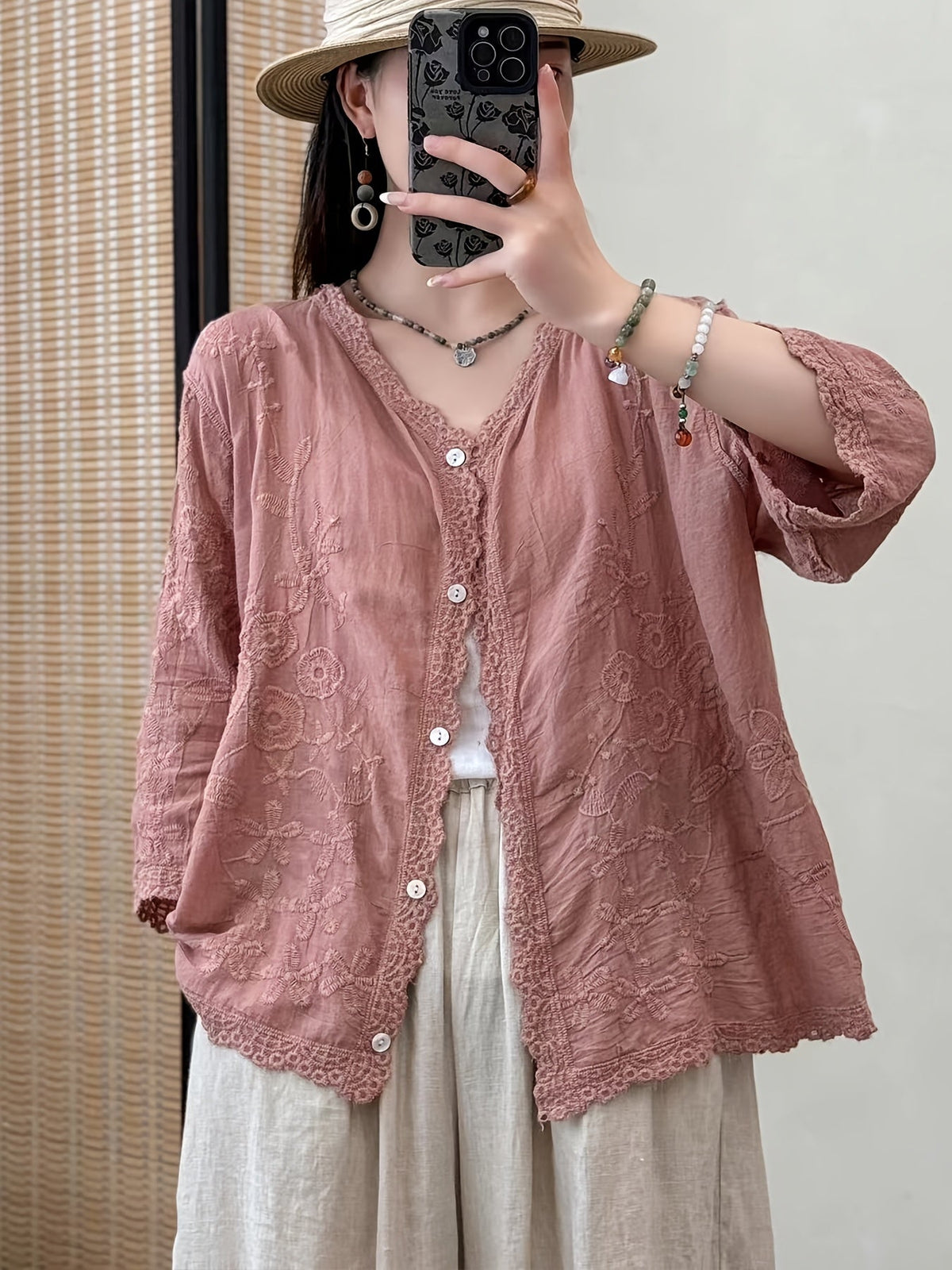 Damen Kurzarm Bluse mit V-Ausschnitt, Stickerei & Spitzenbesatz, Knopfleiste