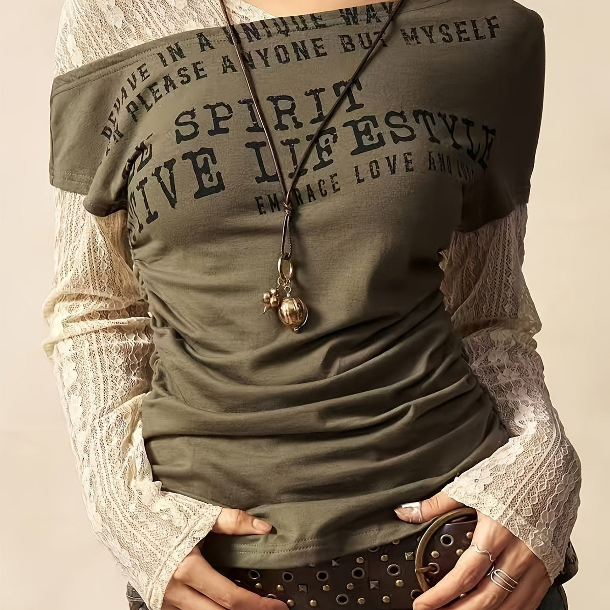 Damen Off-Shoulder T-Shirt mit Schriftzug & geraffter Taille