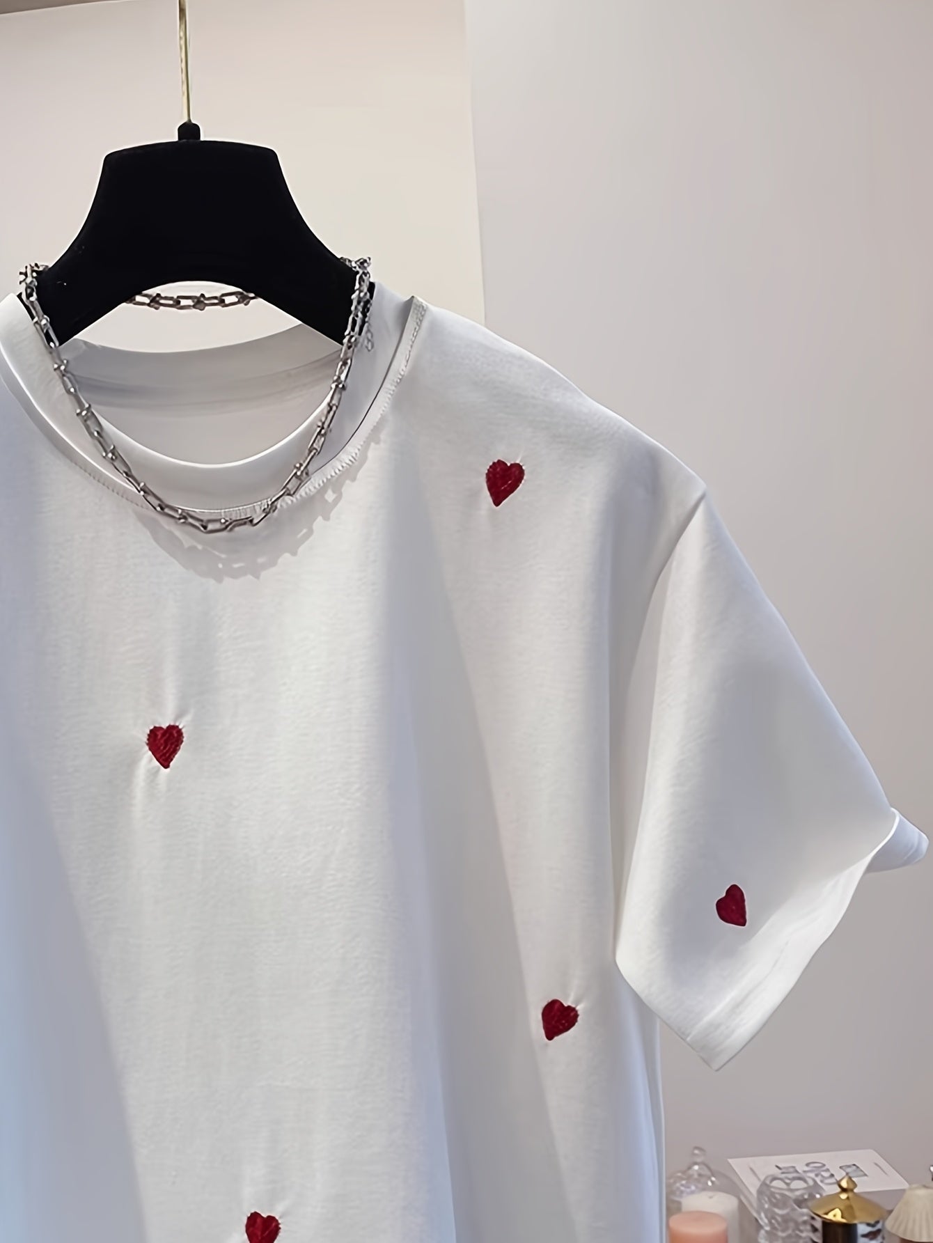 Damen Trendiges T-Shirt mit gestickten Herzen – Streetstyle Casual Kurzarm