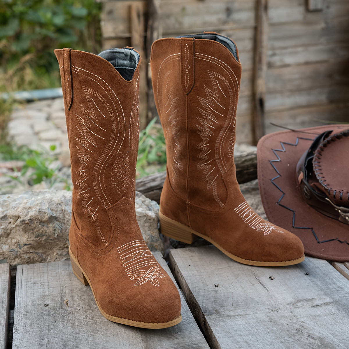 Braune Westernstiefel mit Stickerei, mittelhoher Schaft