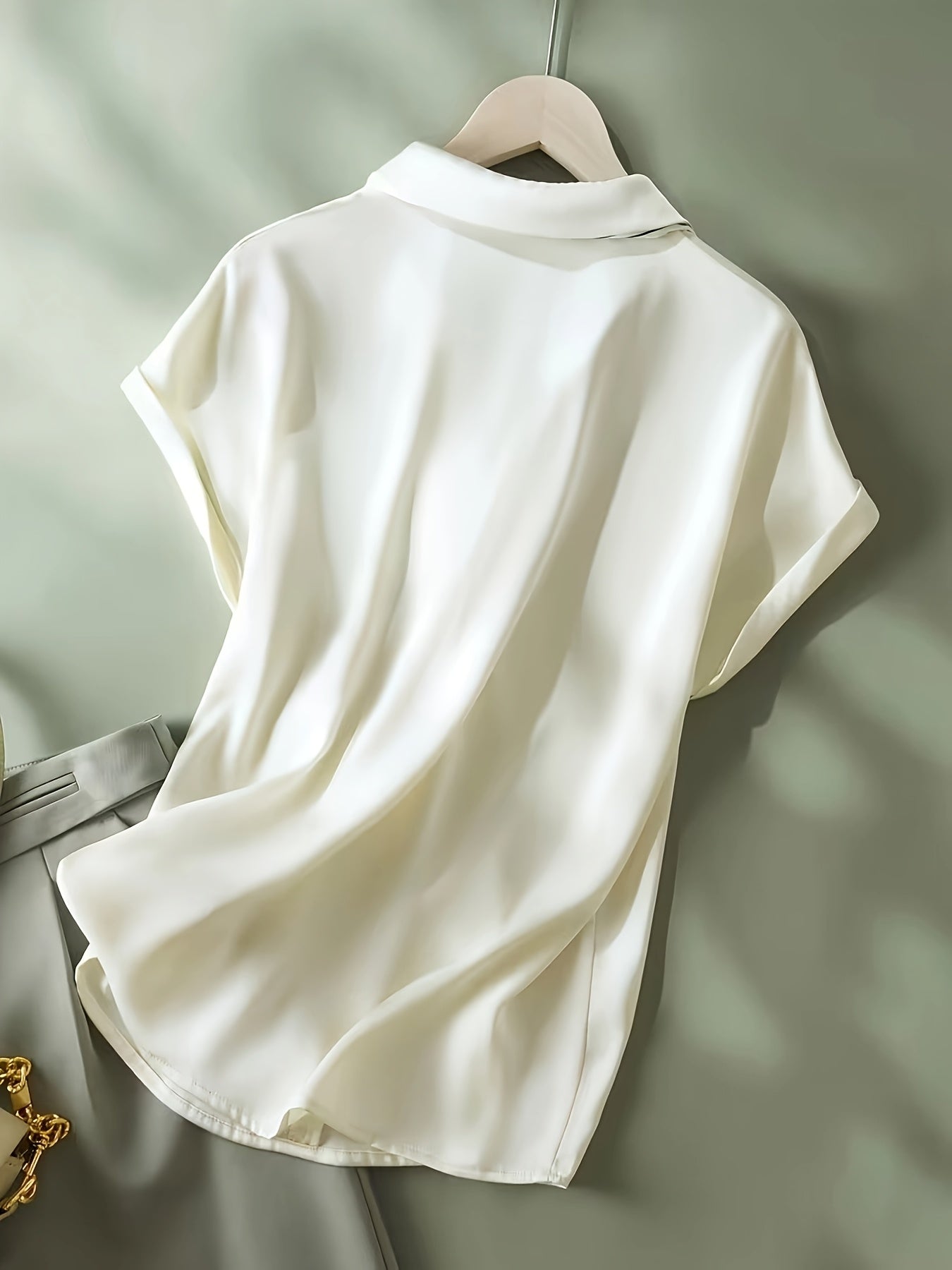 Damen Bluse mit Kurzarm und dekorativem Halstuch – Eleganter Business- und Freizeitstil