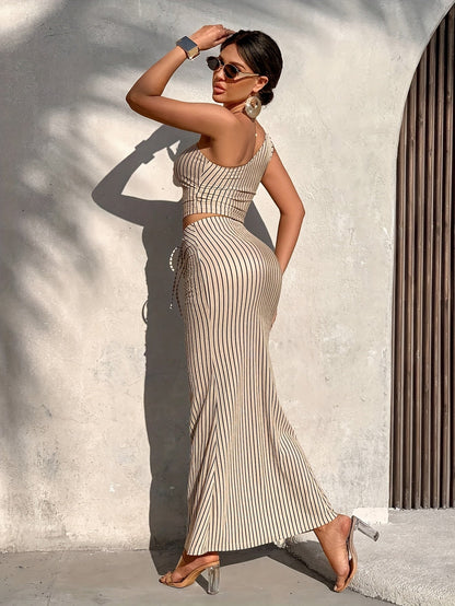 Damen Elegantes Gestreiftes Ein-Schulter Crop Top und Maxirock Set – Sommermode für Alltag und Urlaub