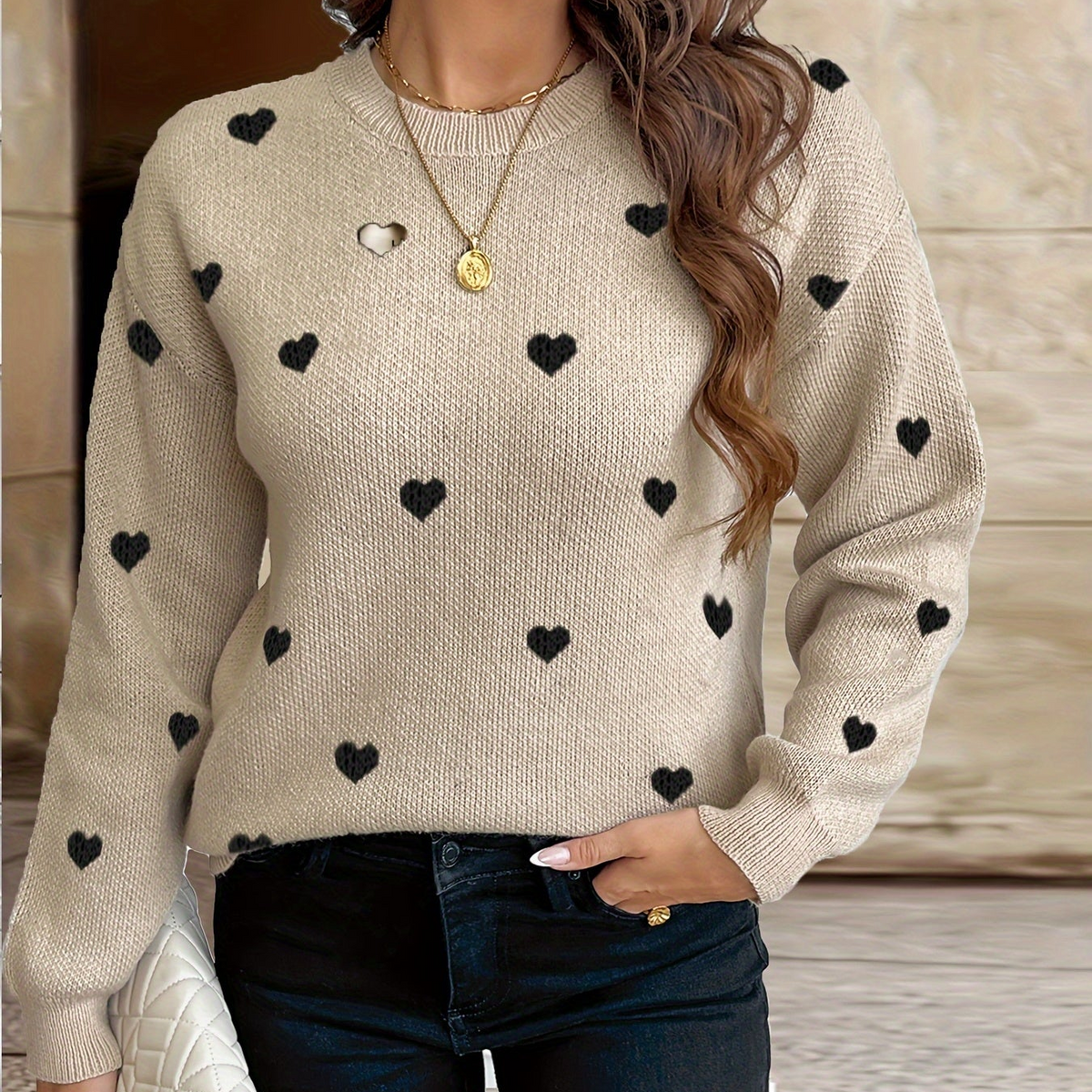 Damen Pullover Beige mit schwarzen Herz-Applikationen