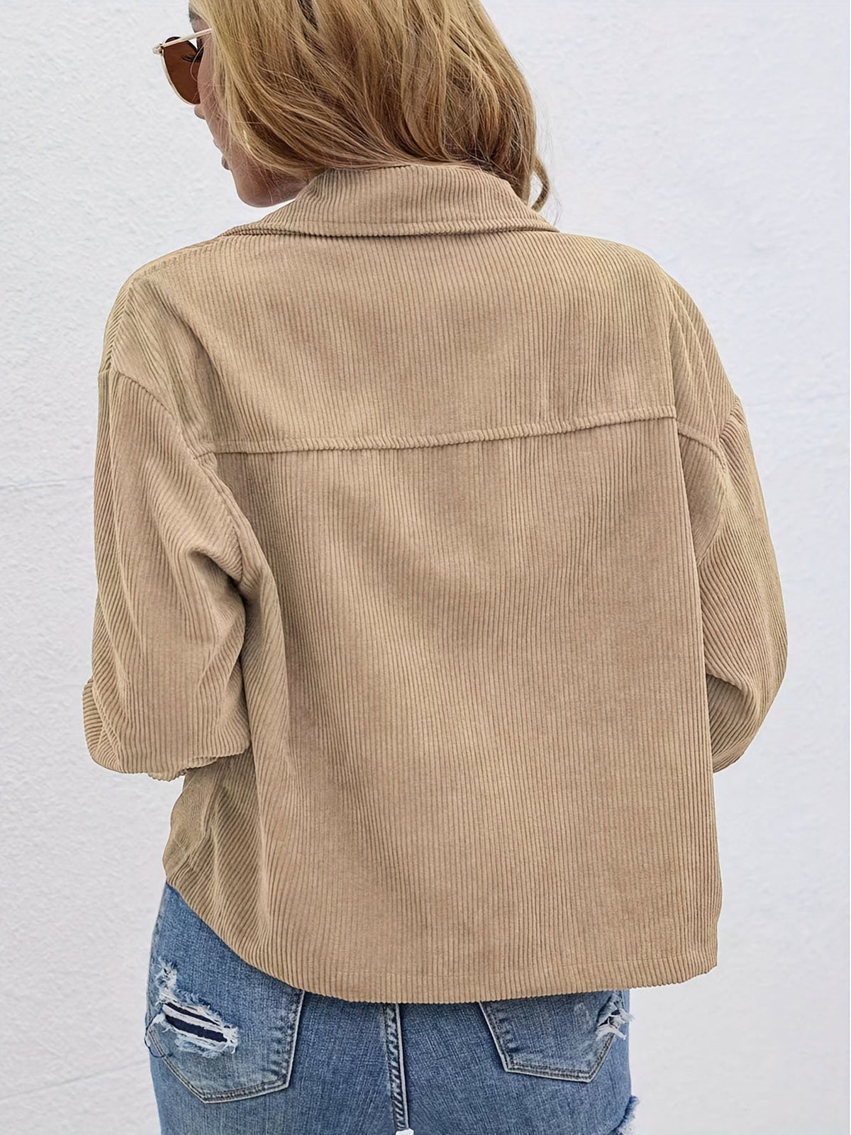 Damen Cordjacke Khaki Crop Style mit Knopfleiste und Pattentaschen