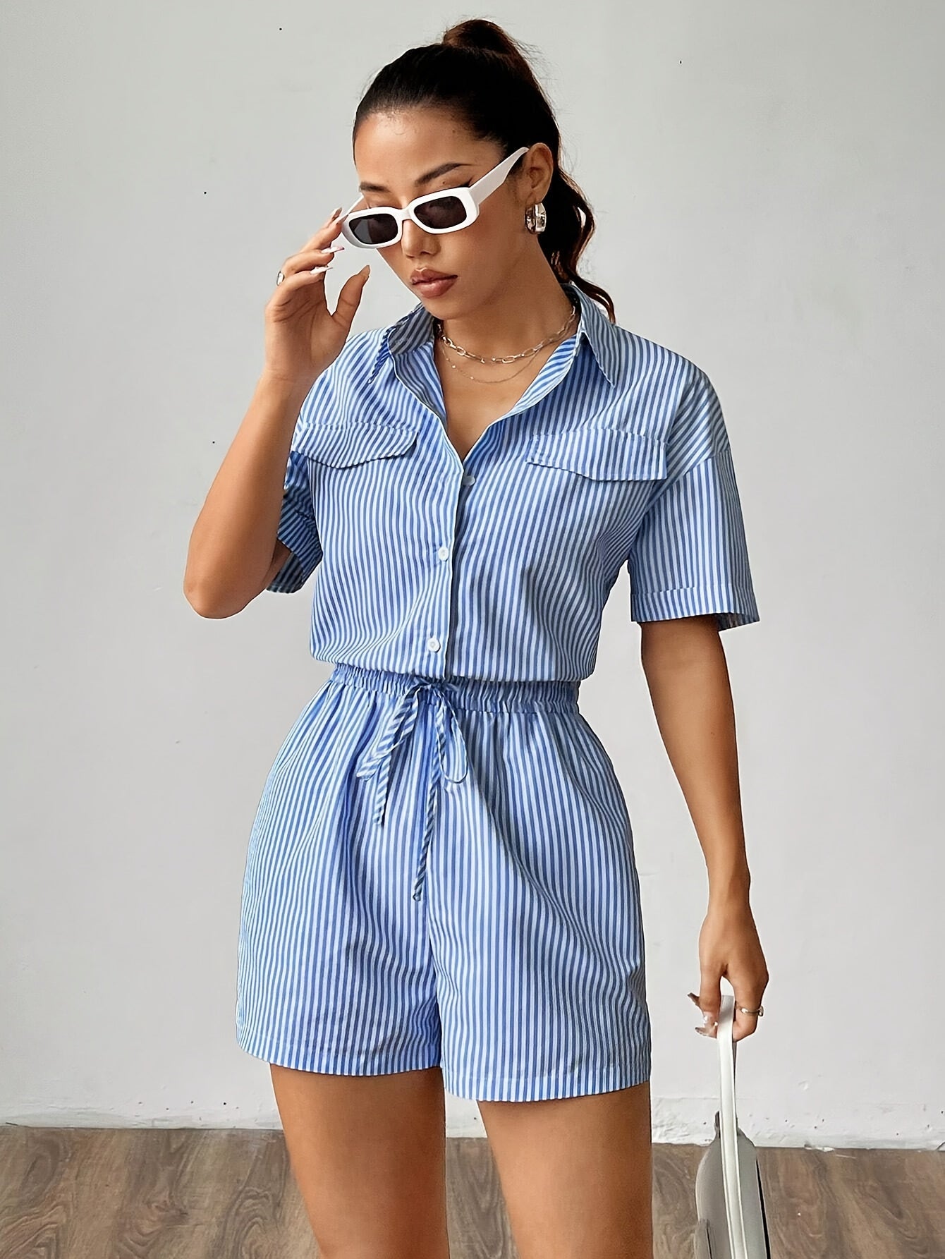 Damen Streifen Overall mit Hemdkragen und Kordelzug – Eleganter Einteiler für Alltag und Freizeit